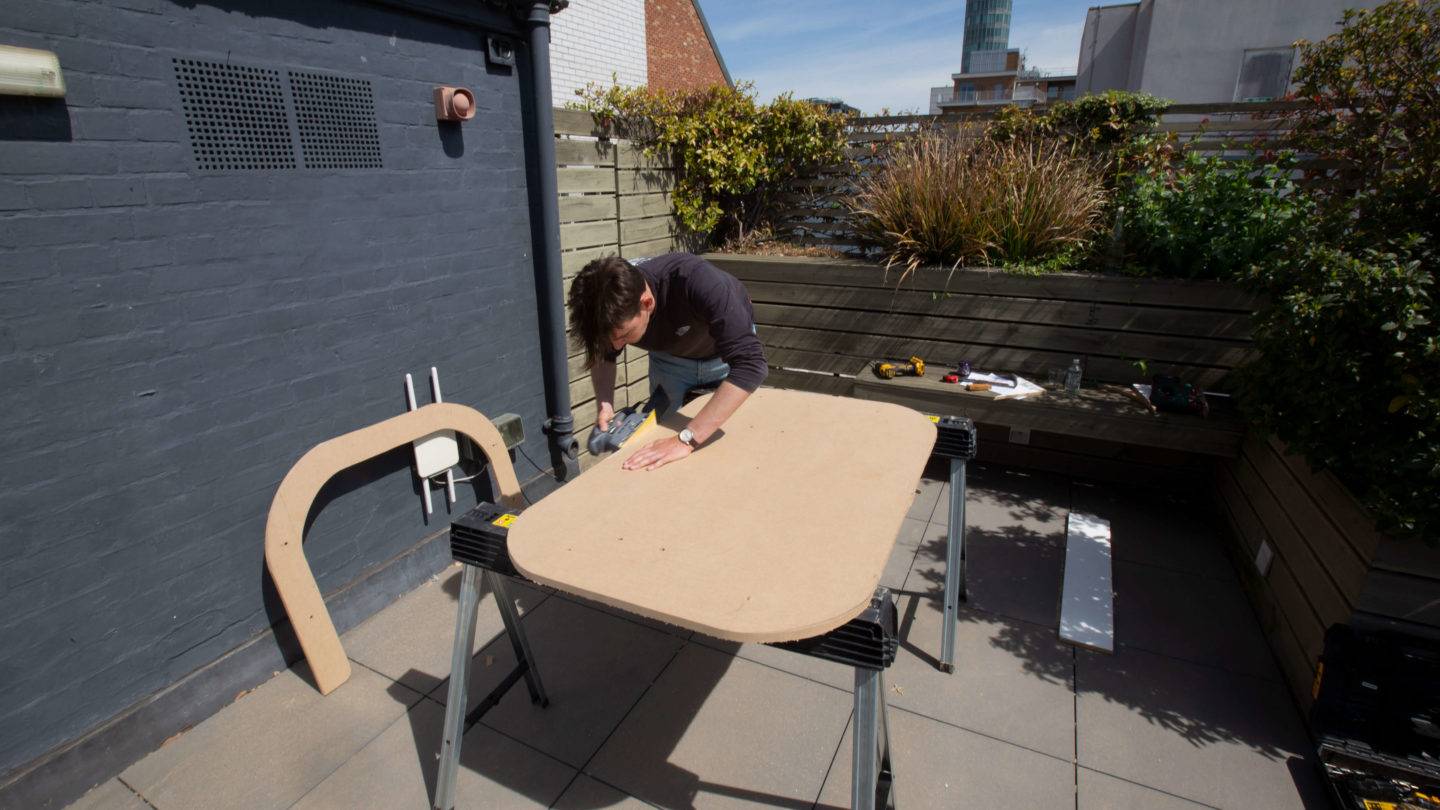 Knot Waste table construction: cutting the parts