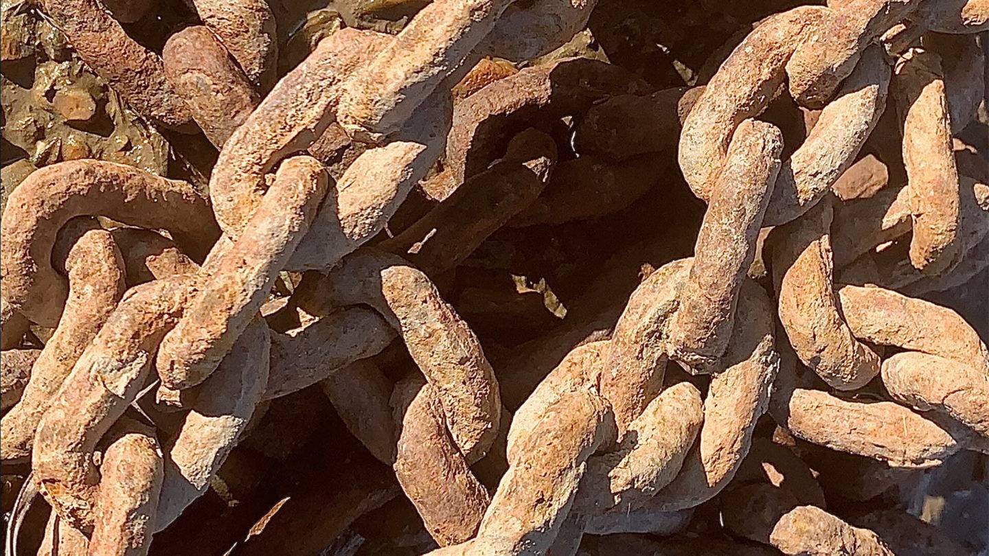 Image of rusty chains